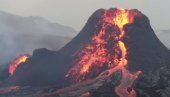 NESTVARNI PRIZORI SA ISLANDA: Proradio vulkan, teče reka lave a ljudi se okupili da peku jaja na vrelini (FOTO, VIDEO)