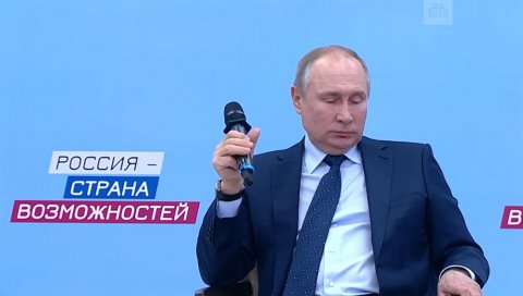 ЛЕКАРИ МУ ОДМАХ РЕКЛИ ОВЕ РЕЧИ: Путин открио како се осећа после друге дозе вакцине