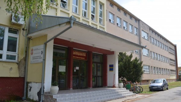 ДВА МИЛИОНА ЗА ВОЋАРСКЕ МАШИНЕ: Донацијом АПВ Пољопривредна школа у Вршцу биће међу најопремљенијим у Србији