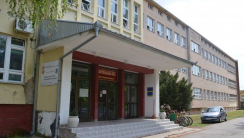 ДВА МИЛИОНА ЗА ВОЋАРСКЕ МАШИНЕ: Донацијом АПВ Пољопривредна школа у Вршцу биће међу најопремљенијим у Србији