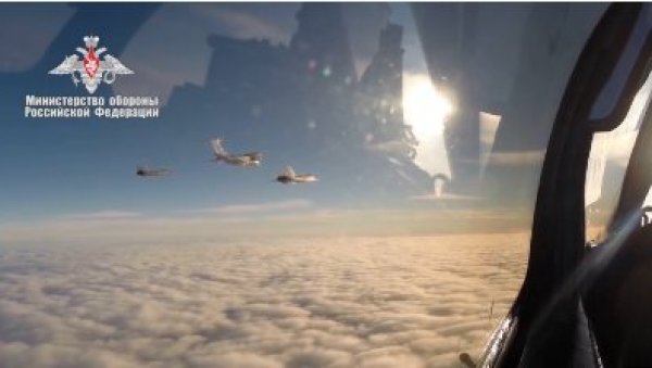 СПЕКТАКУЛАРНИ ЗАХВАТ НА НЕБУ: Руски ловци МиГ-31 први пут пунили гориво у ваздуху изнад Северног пола (ВИДЕО)