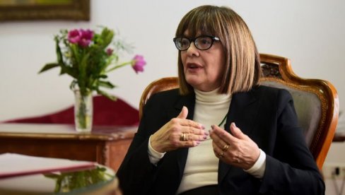 ЗАШТО ДРЖАВА НЕ ШТИТИ ЋИРИЛИЦУ Водећи српски лингвисти питају: За шта се залаже Маја Гојковић?