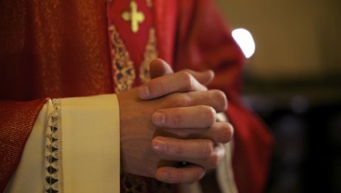НАДБИСКУП КАЖЊЕН ЗБОГ ПРИКРИВАЊА ЗЛОСТАВЉАЊА: Ватикан забранио Голебиевском да се појављује у јавности