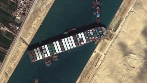 САТЕЛИТСКИ СНИМАК ОТКРИВА: Ево како се гигантски брод заглавио у Суецком каналу и шта је узрок несреће (ВИДЕО)