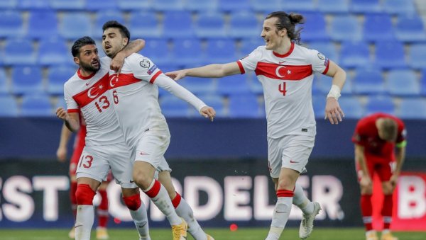 ПОБЕДА ЗА СТРАДАЛЕ: Турска репрезентација у Јеревану игра први меч после разорног земљотреса