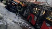 ZAPALIO SE AUTOBUS U ZEMUNU: Vozilo u potpunosti izgorelo, ostala samo školjka
