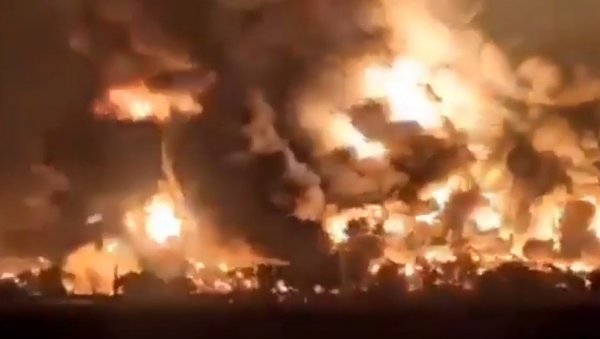 ЕКСПЛОЗИЈА У РАФИНЕРИЈИ НАФТЕ У ИНДОНЕЗИЈИ: Букнуо пожар, има повређених, а скоро хиљаду људи је евакуисано (ВИДЕО)