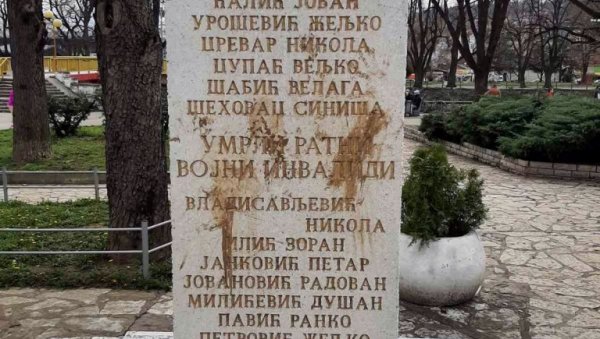БЛАТОМ НА ПОГИНУЛЕ БОРЦЕ: Оскрнављено спомен-обележје у центру Ваљева