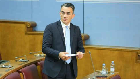 НАЈНОВИЈА ИНФОРМАЦИЈА: Лепосавић неће поднети оставку, сутра се обраћа јавности