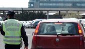 ПОЧЕО ПОВРАТАК СА МИНИ-ОДМОРА: Колона возила код Чачка, полиција регулише саобраћај