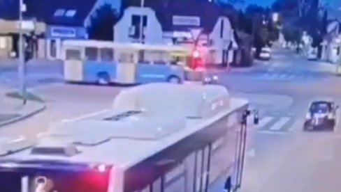 JEZIV SNIMAK IZ NOVOG SADA: Bahati vozač u punoj brzini prošao kroz crveno, za dlaku izbegao sudar sa autobusom (VIDEO)