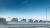 КРИМ ЈЕ ТВРЂАВА КОЈА НЕЋЕ ПАСТИ: Непрегледне колоне руских тенкова и опреме се данима пребацују Керчким мостом (ВИДЕО)