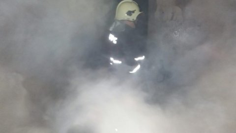 ПРОВАЛИО У КУЋУ, ПА ЈЕ ЗАПАЛИО: Непознати починилац изазвао пожар код Дервенте, штета најмање 6.000 КМ (ФОТО)