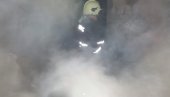 BUKNULA VATRA U PORODIČNOJ KUĆI: Vatrogasci uspeli spasiti staricu, zadobila opekotine na nogama
