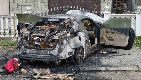 ИЗГОРЕО ДО НЕПРЕПОЗНАТЉИВОСТИ: У Љубовији запаљен аутомобил политичара и привредника из Братунца (ФОТО)