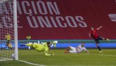 KATASTROFALNA GREŠKA GOLMANA:  Španci primili gol sa 40 metara (VIDEO)