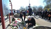 UMESTO DISKOTEKE SPOMEN PARK ZA MLADE: U Novom Sadu devetogodišnji pomen žrtvama požara u „Kontrastu“ (FOTO)