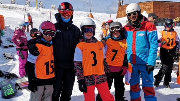 МЕДАЉЕ У СВИМ ДИСЦИПЛИНАМА: Млади пиротски сноубордери бриљирали  на Копаонику