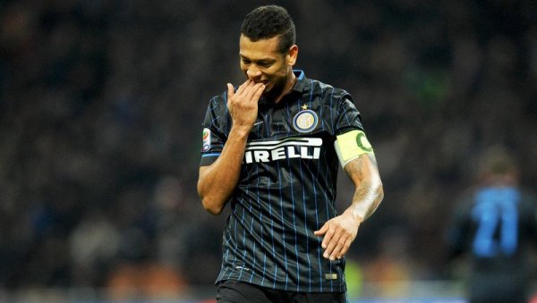 НЕКАДАШЊА ЗВЕЗДА ИНТЕРА НАПРАВИЛА СКАНДАЛ: Фреди Гуарин пијан, крвав и дрогиран напао оца, полиција га ухапсила (ВИДЕО)