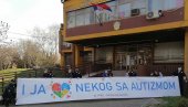 PLAVCI IZ VRBASA PRUŽAJU PODRŠKU: Policajci iz Vrbasa obeležili Svetski dan osoba sa autizmom (FOTO)