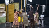 ЗБОГ ЕПИДЕМИЈЕ - ПРЕМИЈЕРА ДВА ПУТА: У Крушевачком позоришту прво извођење представе ”Улога моје породице у светској револуцији”
