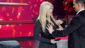 OPIPAO JOJ GRUDI: Voditelj Siniša Medić nestašan sa Zoranom Pavić