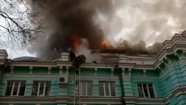 ДОК ЈЕ ТРАЈАЛА ОПЕРАЦИЈА: Језив снимак пожара у руској болници (ВИДЕО)