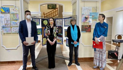 UMETNOST JE DEO I NJIHOVOG SVETA: Izložba u Šapcu kao podrška deci koja imaju autizam