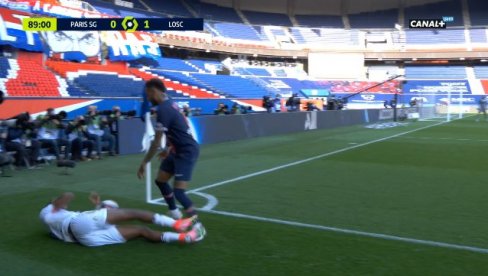 PSŽ GUBI ŠAMPIONSKU TRKU: Nejmar se potukao na kraju meča (VIDEO)