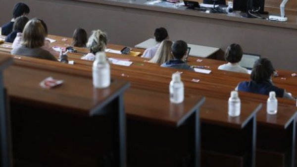ВЛАДА СРБИЈЕ ДОНОСИ ОДЛУКУ: Колико ће се бруцоша школовати о трошку државе