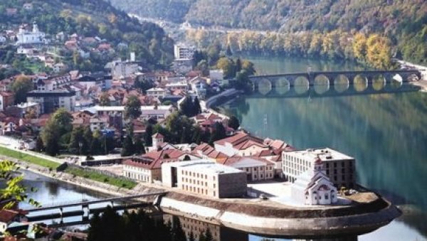 ЧАРОБНИ ПРСТЕН  ДОВОДИ ТУРИСТЕ: Олимпијски центар Јахорина управљаће Андрићградом