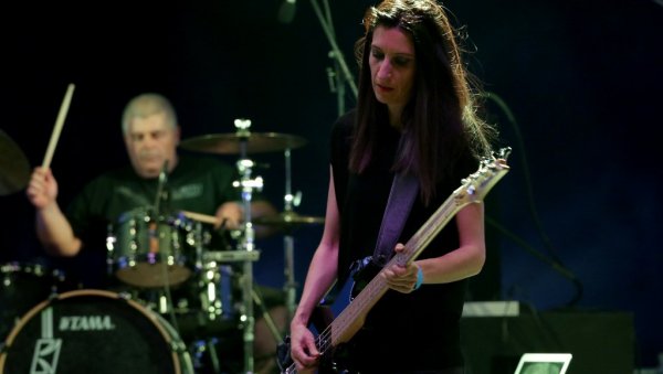 СЛОБОДА - ПЕСМА ГОДИНЕ: Једина телевизијска рок емисија Бунт наградила групу И-плеј