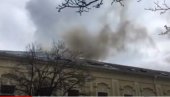 SNIMAK POŽARA U ZEMUNU: Gori stambeni prostor iznad poznatog restorana (VIDEO)