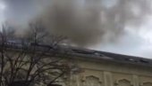 POŽAR U ZEMUNU: Vatrena stihija iznad restorana na Velikom trgu