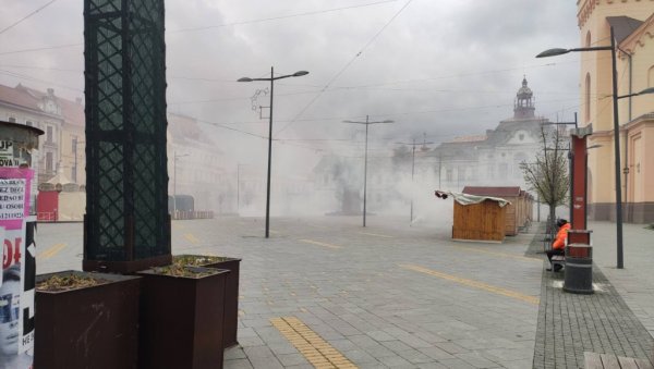 ШТА СЕ ОВО ДЕШАВА У ЗРЕЊАНИНУ: Невероватна сцена у центру града, све прекрио густ дим (ФОТО/ВИДЕО)