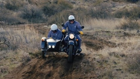 КАНАДСКИ ПОРТАЛ О НОВОМ „УРАЛУ“: Вожња на руском мотоциклу – ванвременско искуство