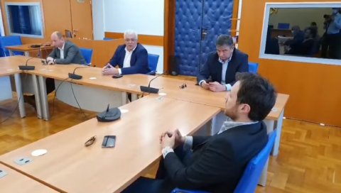 КРИВОКАПИЋ ИЗАЗВАО ПОЛИТИЧКУ КРИЗУ: У току састанак лидера парламентарне већине у Црној Гори