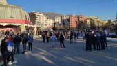 NE DAMO VLADA! Podrška Leposaviću u rodnom gradu, Barani izašli na ulice