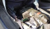 NOVI DETALJI HAPŠENJA U NOVOM SADU: Zemunac nosi kilogram eksploziva i detonator, bomba za penzionisanog policajca? (FOTO)