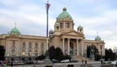NOVE KOCKE KOD SKUPŠTINE: Počelo popravljanje pločnika ispred srpskog parlamenta
