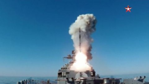 МЕТА УНИШТЕНА: Ракета „Калибар“ први пут лансирана са фрегате „Маршал Шапошников“ (ВИДЕО)