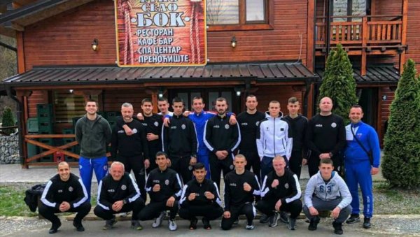 МАРЧЕТИ ПОМАЖЕ ГРАНАДЕ: Боксери Партизана на припремама крај Дрине у Љубовији