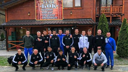 МАРЧЕТИ ПОМАЖЕ ГРАНАДЕ: Боксери Партизана на припремама крај Дрине у Љубовији