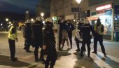PRETUKLI PLJEVLJAKA DOK JE BRANIO JOANIKIJA: Optužni predlog protiv policajaca zbog akta nasilja nad demonstrantom