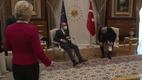 ERDOGAN BACIO ŠARLA MIŠELA U NEBRANO GROŽĐE: Zbog poteza turskog predsednika traže smenu predsednika Evropskog saveta (VIDEO)