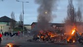 TALAS NASILJA PREPLAVIO IRSKU: Haos u Belfastu - protestanti spalili autobus i napali policiju, ponovo počinju Nevolje?