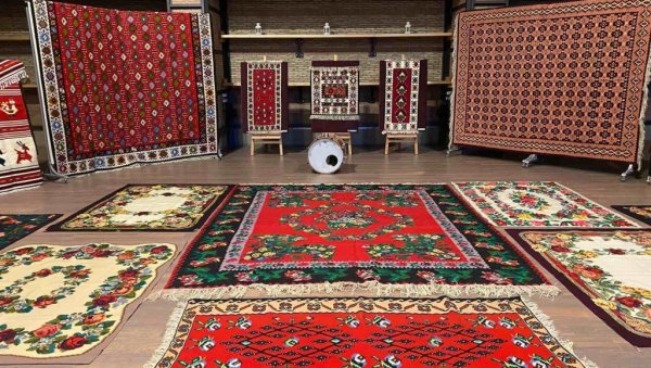 МАГИЈА ПИРОТСКОГ ЋИЛИМА: Праунука Боре Станковића написала капиталну књигу Орнаменти Србије