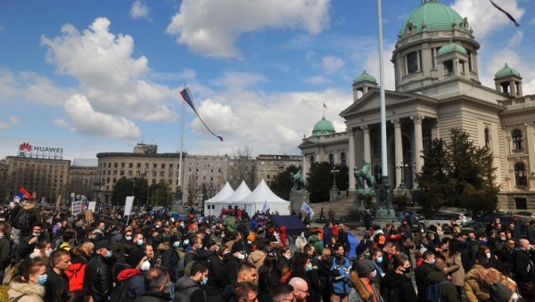 ПОСТИГНУТ ДОГОВОР ИЗМЕЂУ ВЛАДЕ СРБИЈЕ И ФРИЛЕНСЕРА: Радници на интернету одлучили да прекину протест