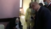 BAKA POSLALA SNAŽNU PORUKU PREDSEDNIKU VUČIĆU: Došla na vakcinaciju - pa je pozdravio Goran Vesić (VIDEO)