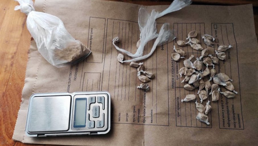 ХАПШЕЊЕ У БЕОГРАДУ: МУП запленио наркотике, сумња се да се ради о хероину